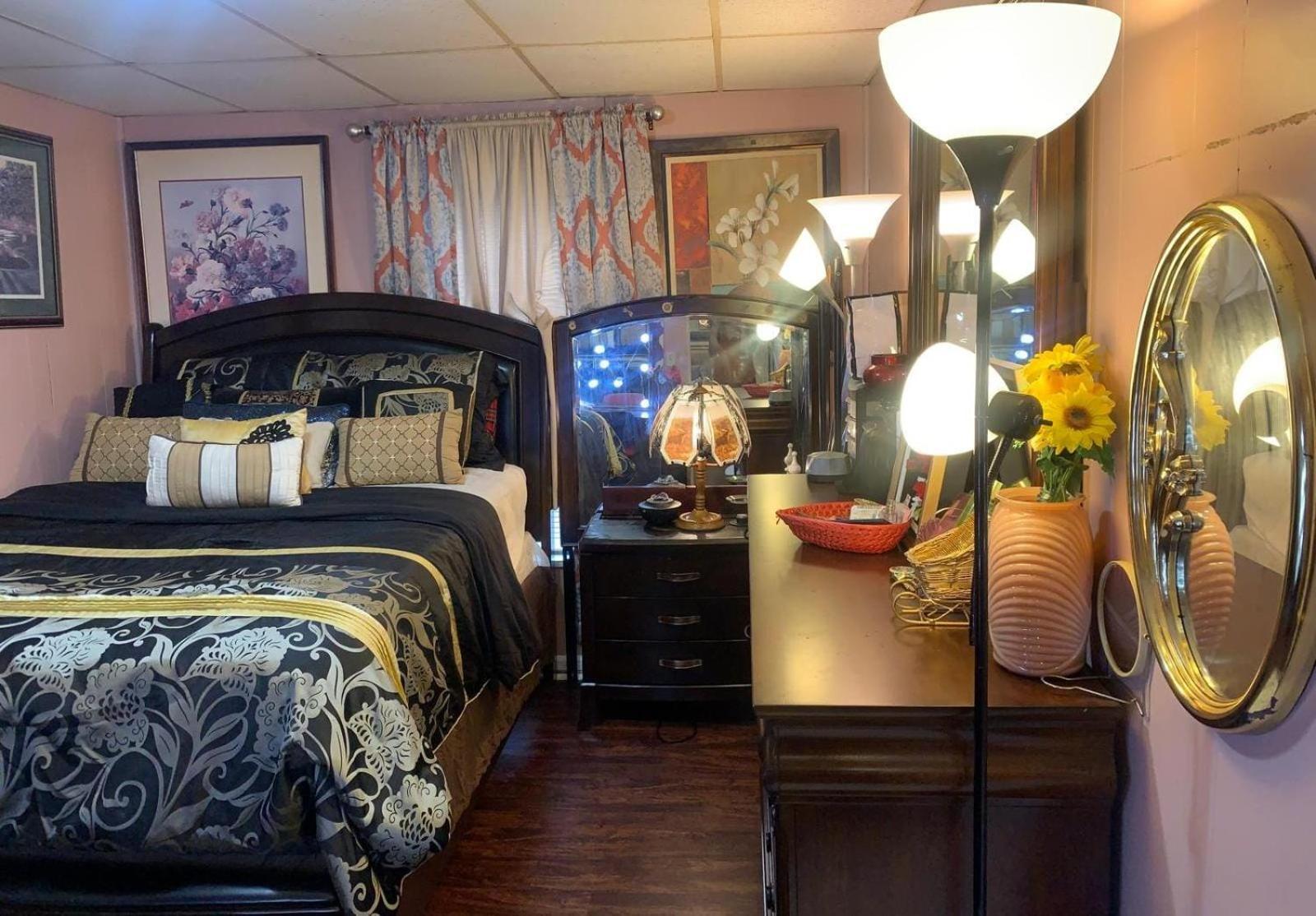 Ambassador Luxury Room Jamestown Exterior photo